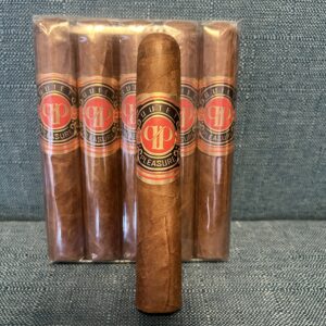 Quiet Pleasure Cigars - Black Laundry Bag -5 Pack Maduro Robusto